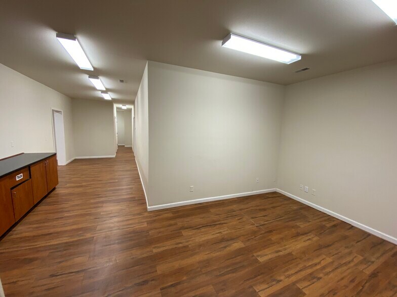 More Photos Of 144 Lincoln Place Ct, Belleville Medical For Lease