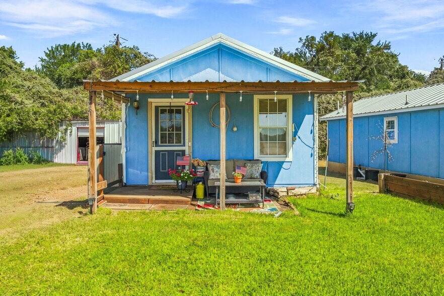 More Photos Of 2869 S Highway 144, Glen Rose Specialty For Sale