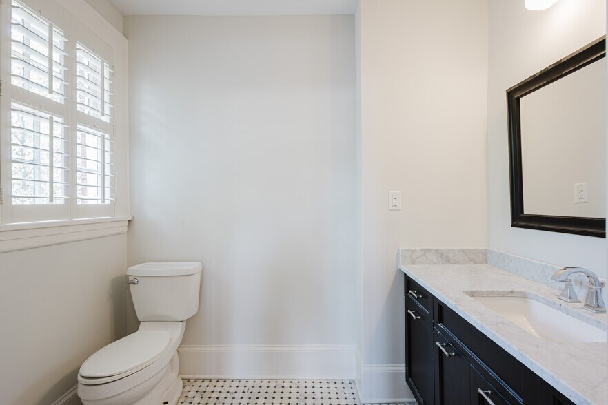 More Photos Of 1814 Euclid Ave, Charlotte Office For Lease