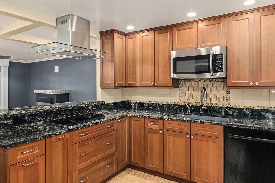 More Photos Of 1510 NE 170th St, Shoreline Apartments For Sale