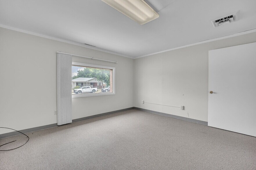 More Photos Of 2924 Beacon St, Colorado Springs Medical For Sale