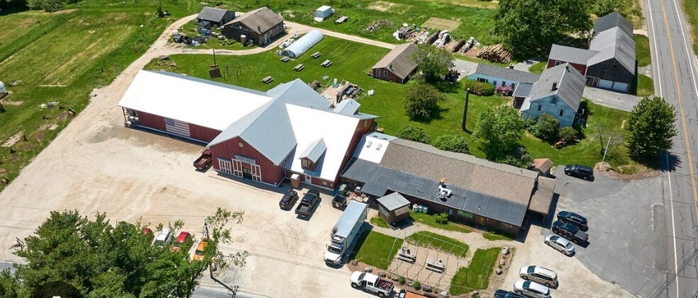 Primary Photo Of 138 Main Rd, Westhampton Restaurant For Lease