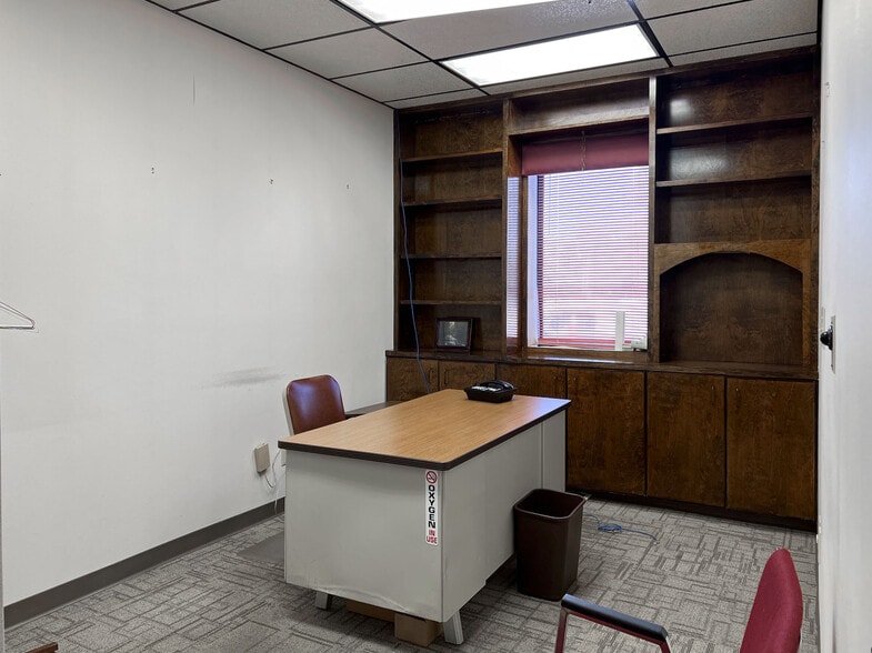 More Photos Of 119 W Lowman St, Mullins Medical For Sale