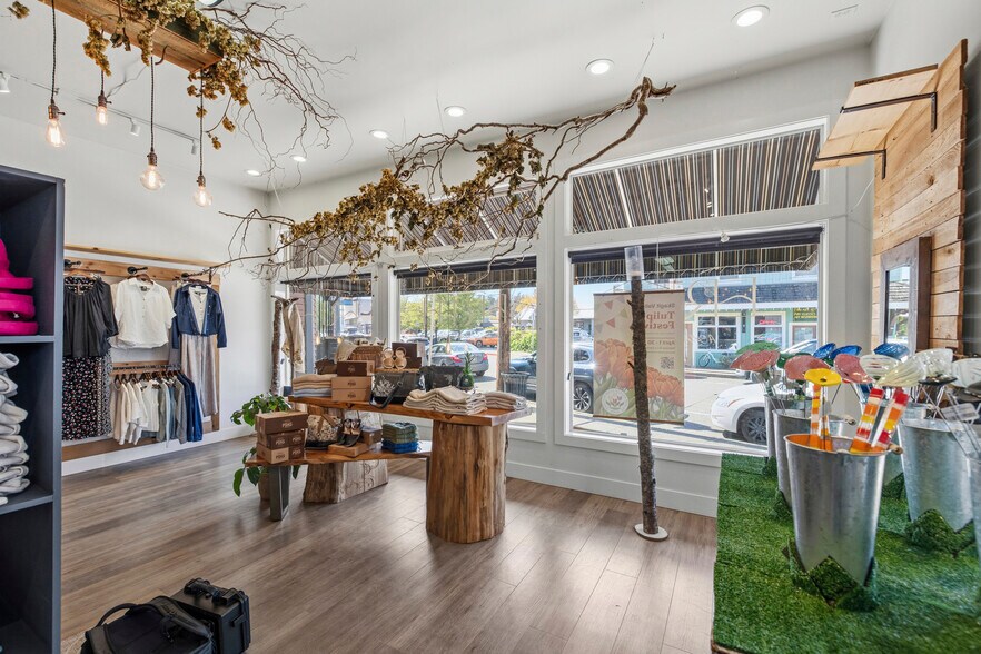 More Photos Of 101-107 S 1st St, La Conner Storefront For Sale