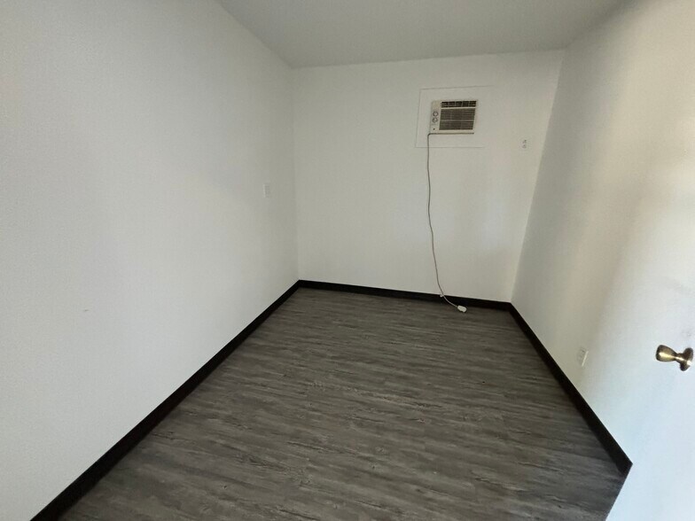 More Photos Of 2570 Berner St, Fort Worth Service For Sale