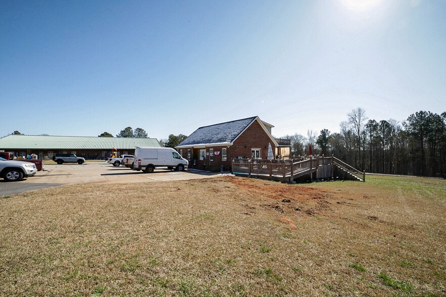 More Photos Of 9 Callaway Dr, Crawford Restaurant For Sale