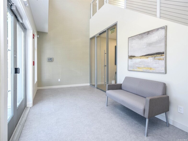 More Photos Of 272 Plandome Rd, Manhasset Office For Sale
