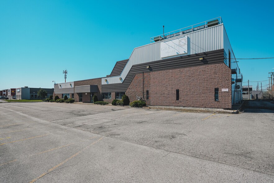 More Photos Of 3300 Boul Industriel, Laval Refrigeration Cold Storage For Lease