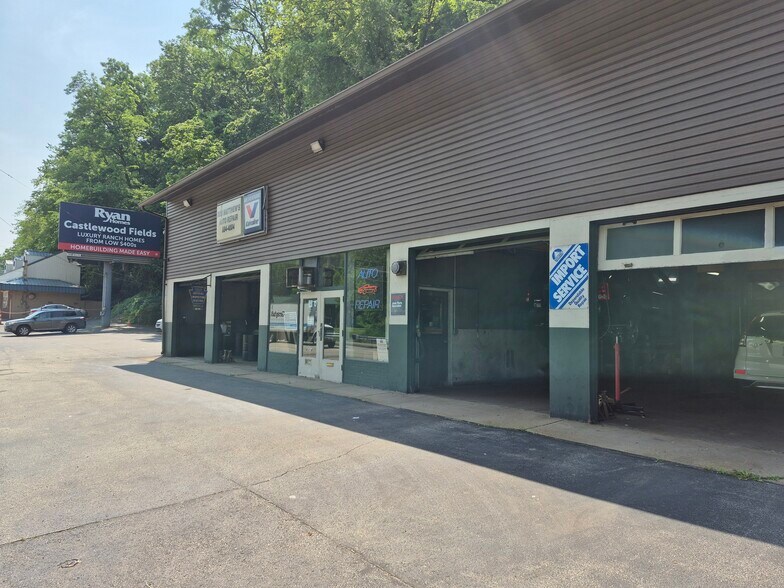 Primary Photo Of 2702 Saw Mill Run Blvd, Pittsburgh Auto Repair For Sale