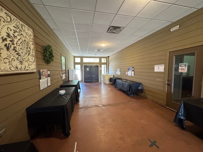 More Photos Of 2130 Country Club Rd, Palestine Golf Course Driving Range For Sale