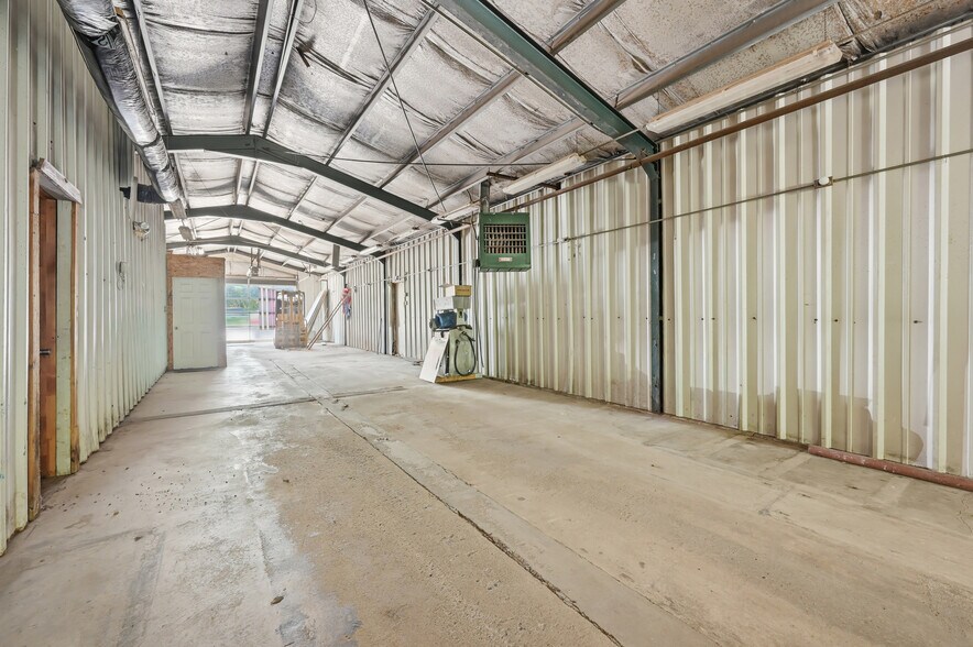 More Photos Of 3433 Sharon Rd, West Middlesex Warehouse For Sale