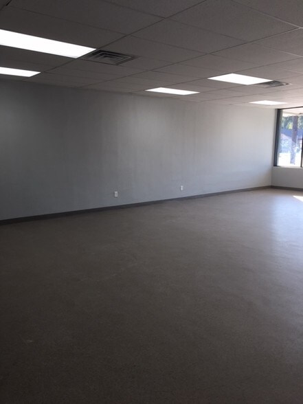 More Photos Of 5602-5608 Pinemont Dr, Houston Storefront Retail Office For Lease
