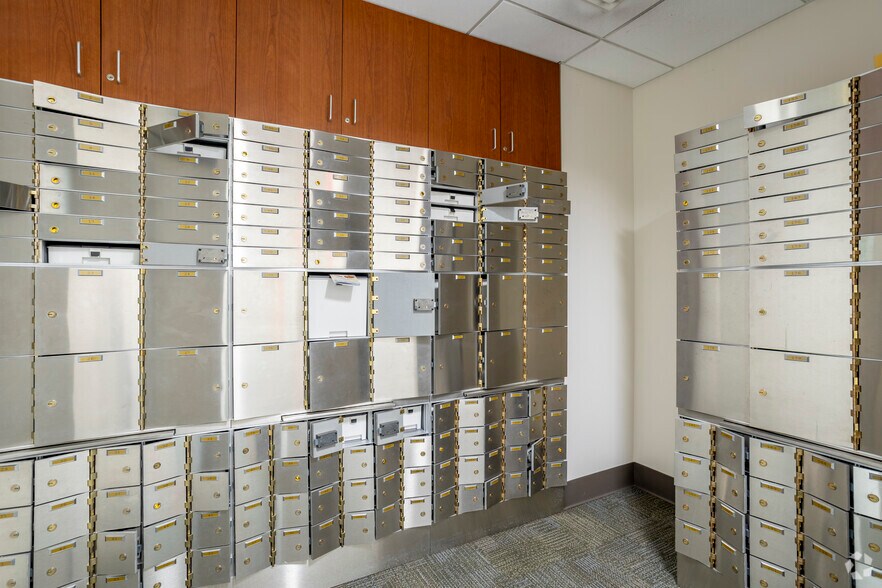 More Photos Of 6650 Cermak Rd, Berwyn Bank For Sale