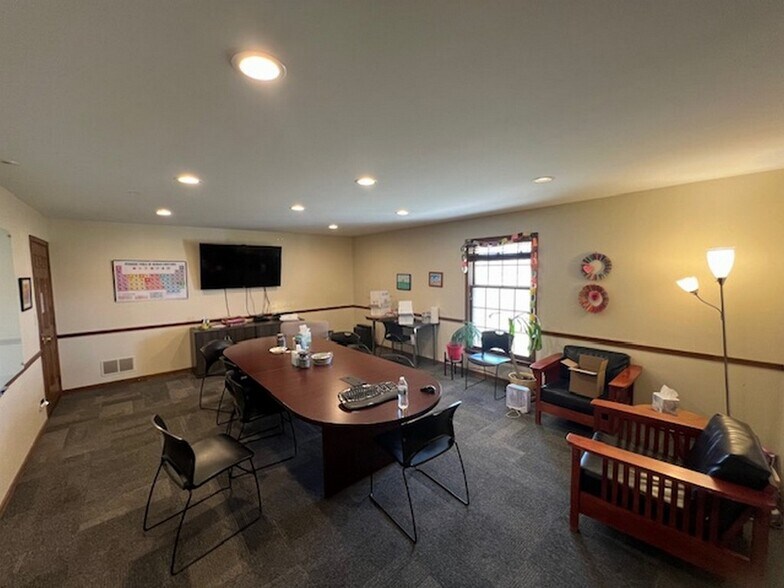 More Photos Of 2030 N Seminary, Woodstock Office For Lease