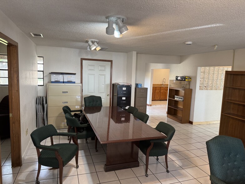 More Photos Of 7285 E US Highway 87, San Antonio Office For Sale