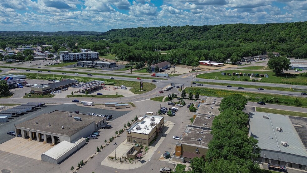 More Photos Of 101 W Lind St, Mankato Fast Food For Lease