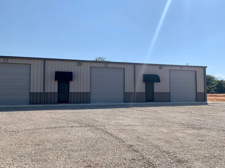 More Photos Of 1011 Upper Denton Rd, Weatherford Warehouse For Lease