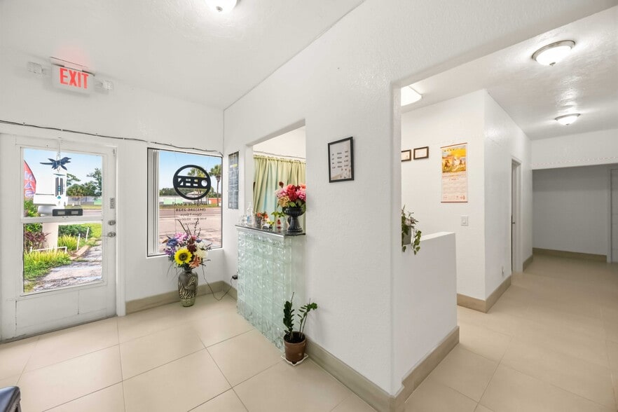 More Photos Of 2081 Tamiami Trl, Port Charlotte Freestanding For Sale