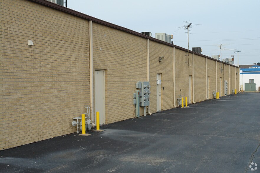 More Photos Of 9717-9731 Prairie Ave, Highland Medical For Sale