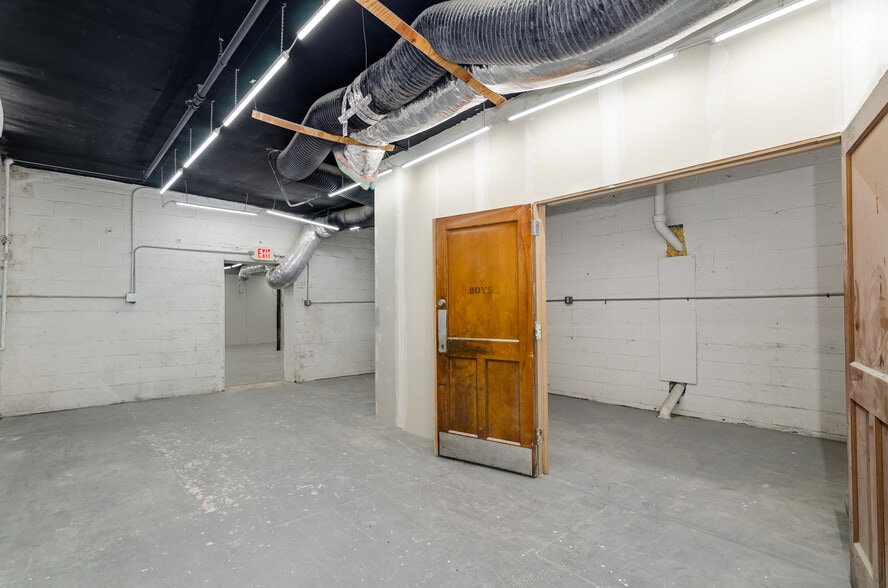 More Photos Of 100 E Mineola Ave, Valley Stream Manufacturing For Lease