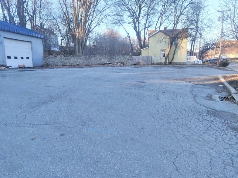 More Photos Of 188 Smith St, Poughkeepsie Service For Lease
