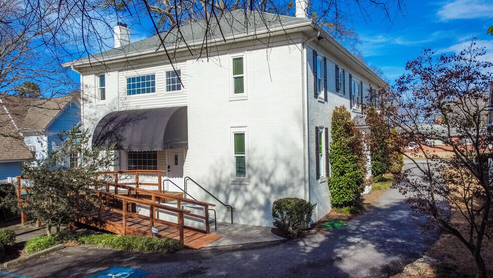 More Photos Of 104 W Candler St, Winder Medical For Sale