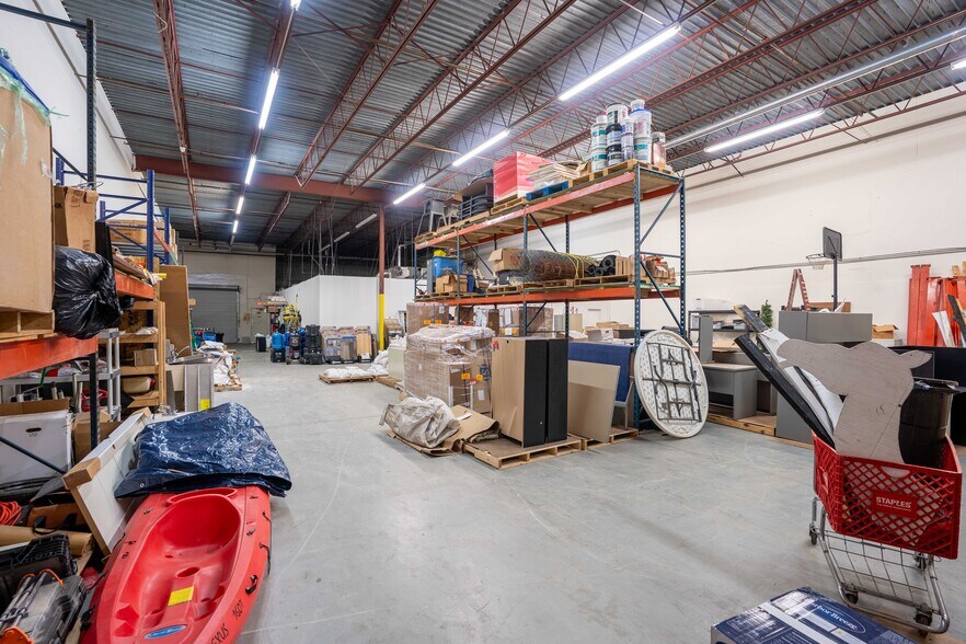 More Photos Of 5501-5519 Pioneer Park Blvd, Tampa Distribution For Lease