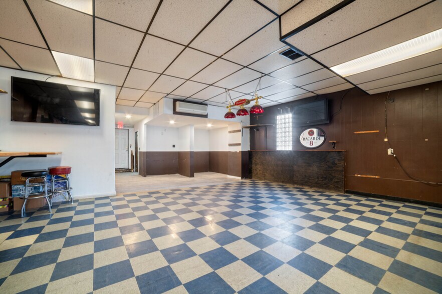 More Photos Of 1321 Commonwealth Ave, Duluth Storefront For Sale