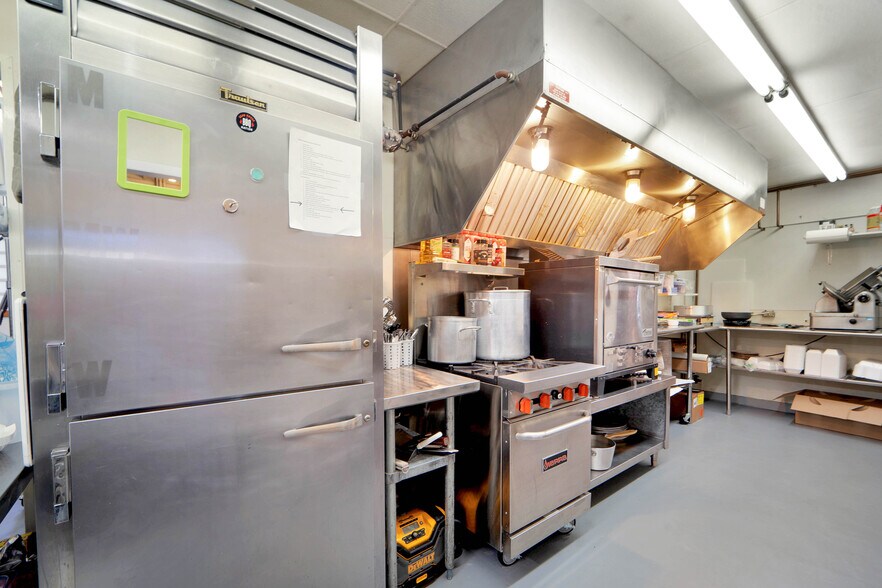 More Photos Of E6659 Wolf River Dr, Fremont General Retail For Sale