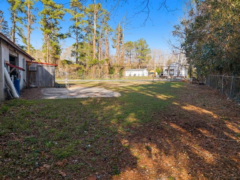 More Photos Of 101 Watering St, Tabor City Flex For Sale