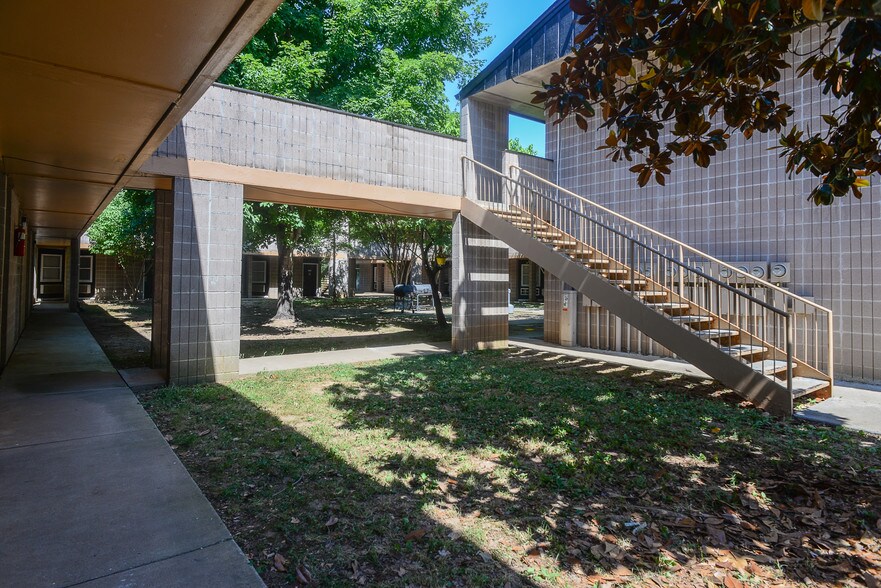 More Photos Of 212 Old Belwood Rd, Calhoun Apartments For Sale