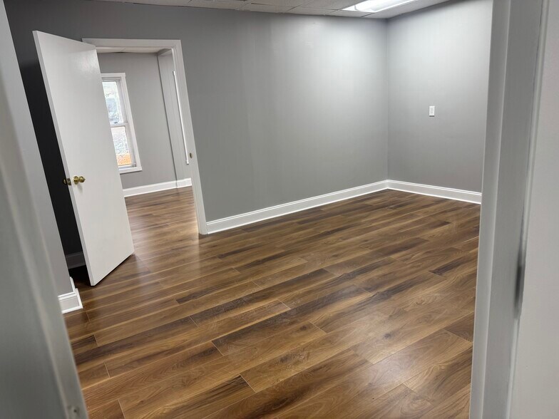 More Photos Of 100 E Pennsylvania Ave, Towson General Retail For Lease