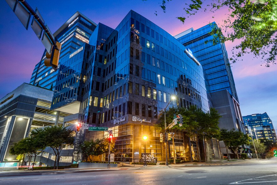 More Photos Of 2525 McKinnon St, Dallas Office For Lease