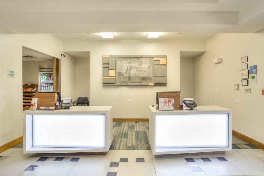 More Photos Of 323 Ed Schmidt Blvd, Hutto Hotel For Sale