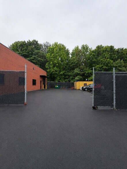 More Photos Of 403 Swanson Dr, Lawrenceville Flex For Lease