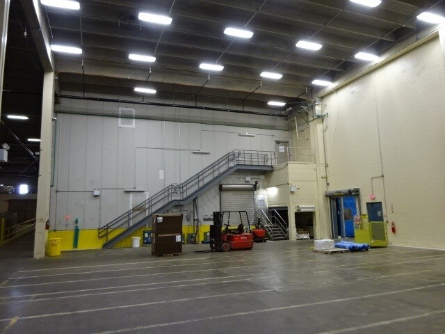 More Photos Of 4930 Hayes Ave, Plover Distribution For Lease