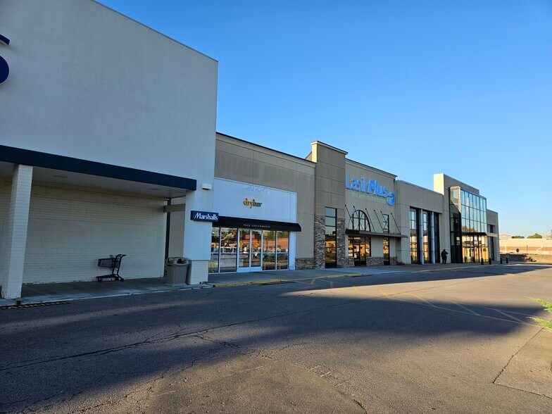 More Photos Of 4900 Shelbyville Rd, Louisville Unknown For Lease