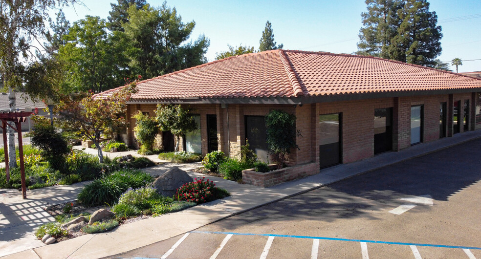 Primary Photo Of 180 W Bullard Ave, Clovis Office For Lease