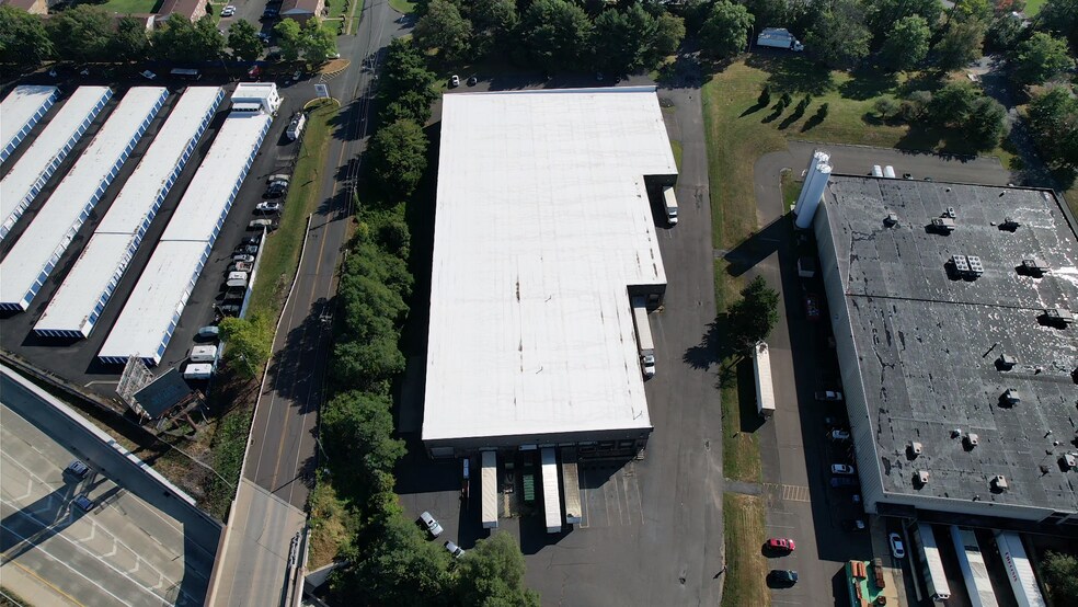 More Photos Of 102 Wharton Rd, Bristol Warehouse For Lease