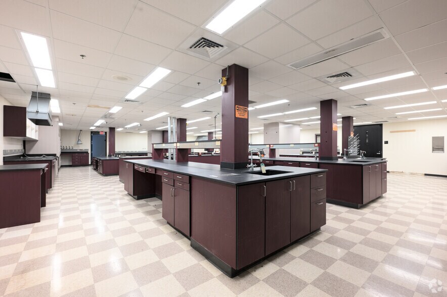 More Photos Of 71 Frankland Rd, Hopkinton Manufacturing For Lease