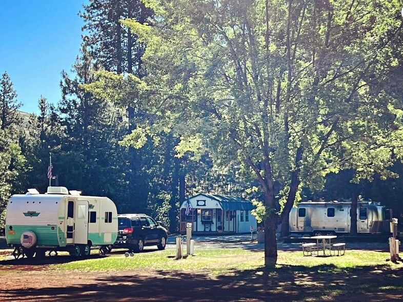 More Photos Of 27535 Edgewood Rd, Weed Trailer Camper Park For Sale