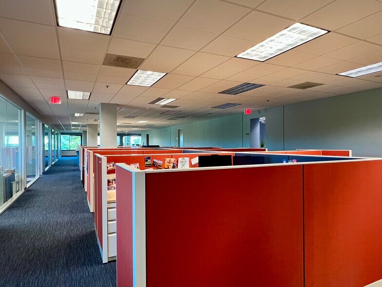 More Photos Of 5250 Corporate Dr, Troy Office For Lease