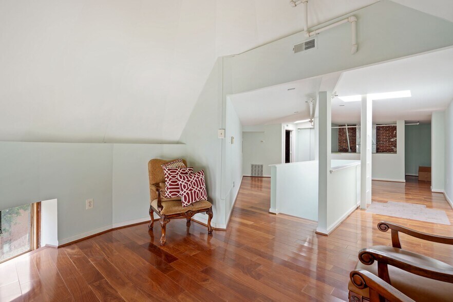 More Photos Of 1011 New Hampshire Ave NW, Washington Office For Lease