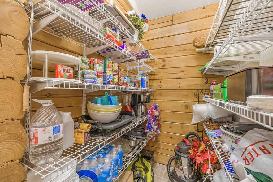 More Photos Of 1665 Whisper Ridge Rd, Ashton Hotel For Sale