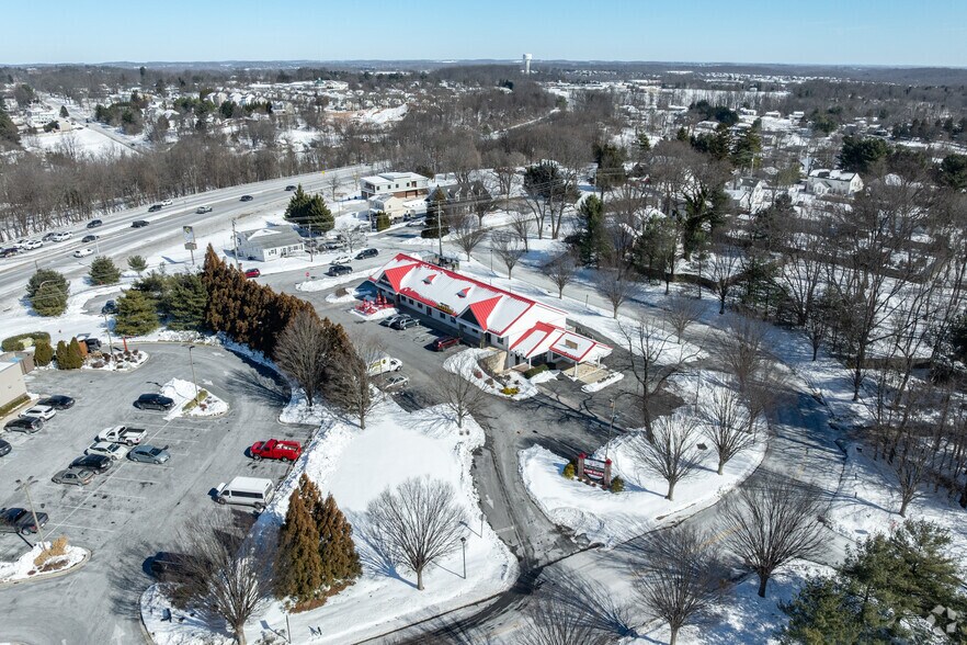 More Photos Of 505 E Ridgeville Blvd, Mount Airy General Retail For Lease