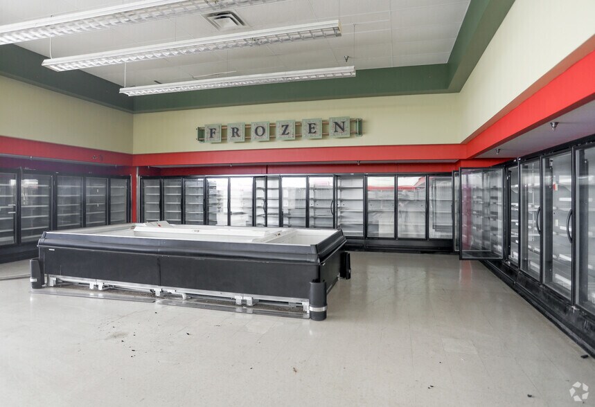 More Photos Of 11625 Fox Rd, Indianapolis Supermarket For Lease