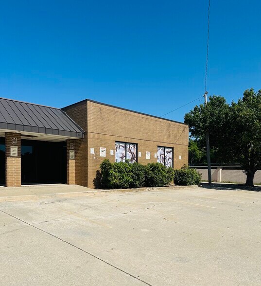 More Photos Of 11102 N Stratford Dr, Oklahoma City Office For Lease