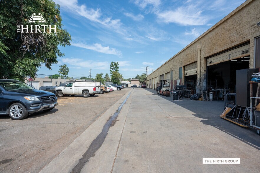 More Photos Of 11132 Fleetwood St, Sun Valley Warehouse For Lease