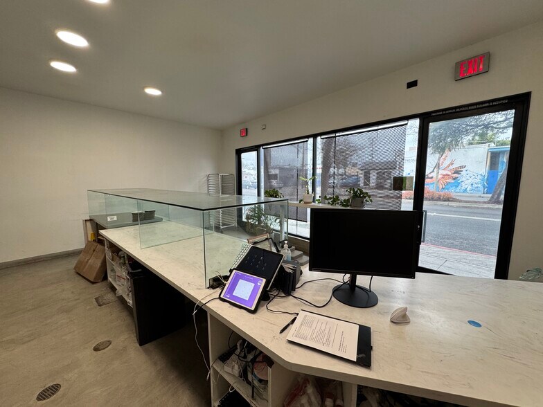 More Photos Of 826 Pico Blvd, Santa Monica Storefront For Sale