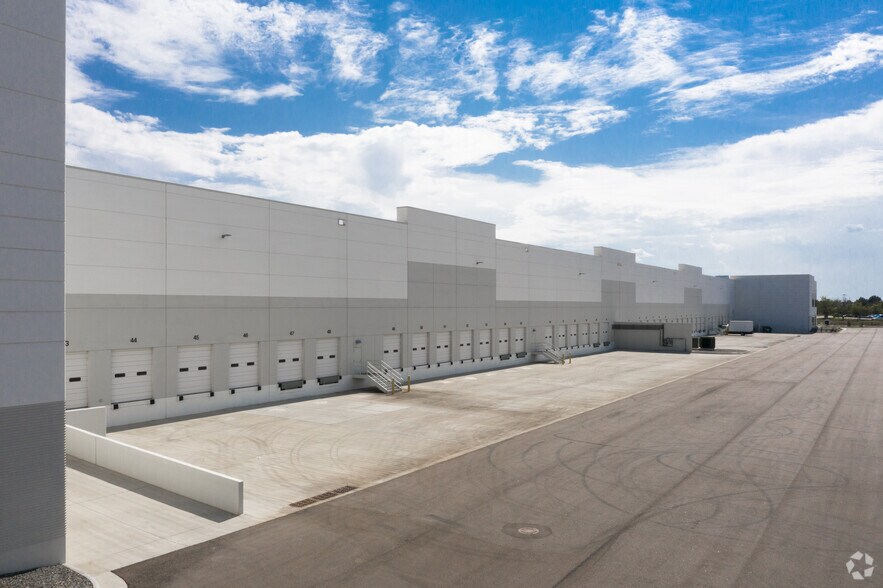 More Photos Of 6050 Washington St, Denver Warehouse For Lease